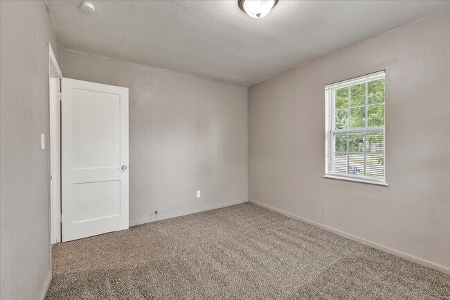 Building Photo - 1536 SW 52nd St
