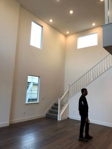 Building Photo - 45079 Insight St