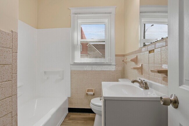 Building Photo - 1458 Beech St