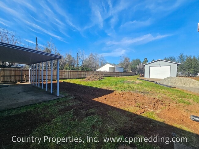 Building Photo - House with Huge Shop in the Heart of Redding Available Now!