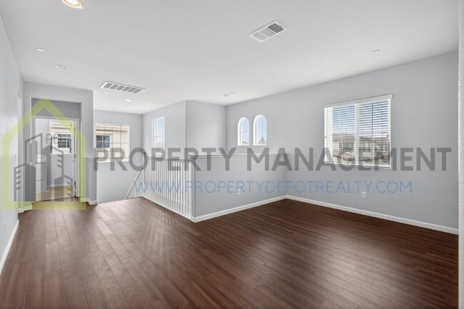 Building Photo - Spacious Elegance Awaits: 4-Bedroom Home with Hardwood Floors in Elk Grove!