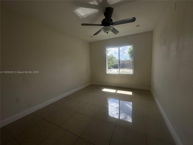 Building Photo - 3104 Tarpon Dr