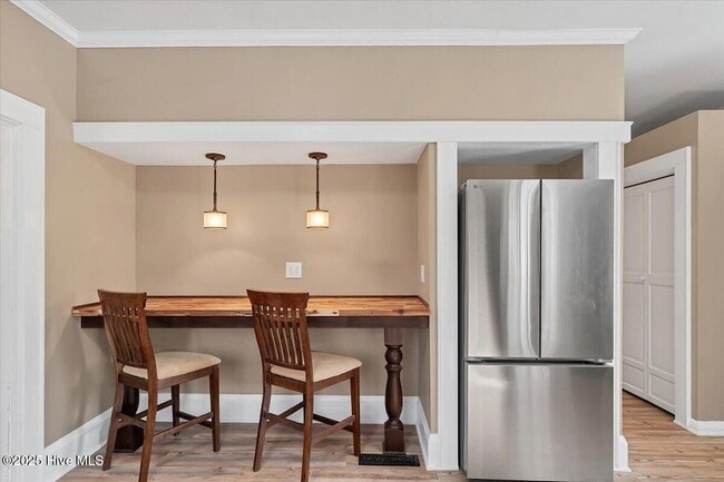 Building Photo - 300 Dogwood Ln