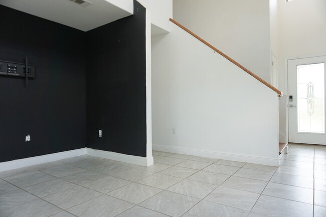 Building Photo - 127 Bronze Cir