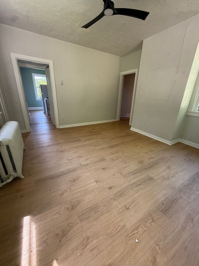 Building Photo - Hidden Gem-2 bedroom unit in Glenshaw/Shaler