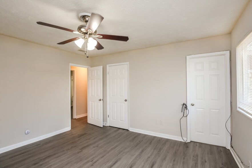 Building Photo - 4964 Galbraith Cir