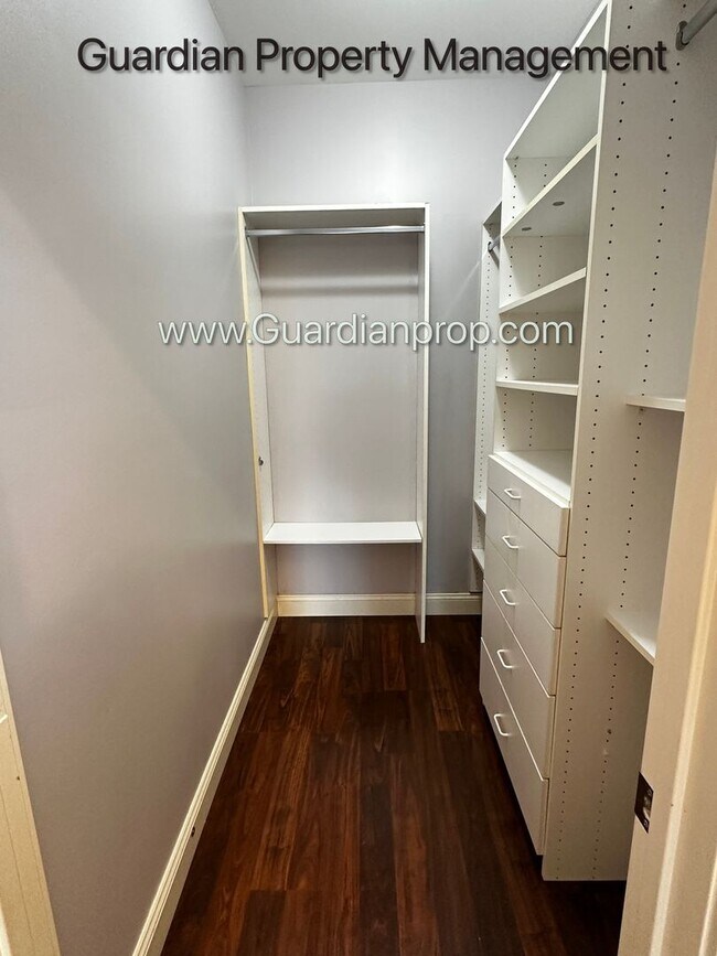 Building Photo - Spacious Uptown Side By Side, Dishwasher, Garage, In Unit Laundry, Private Rooftop Deck