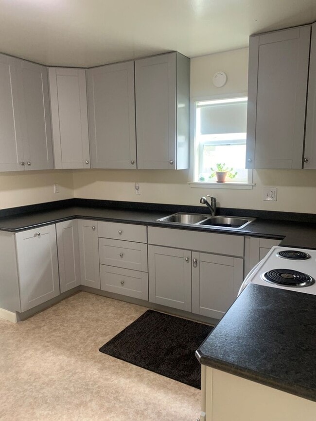 Building Photo - Clean 2 bedroom home