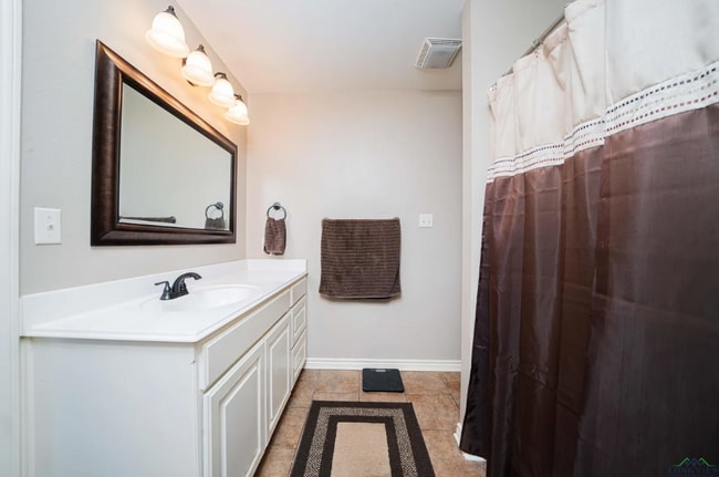 Building Photo - 19107 River Rock Dr