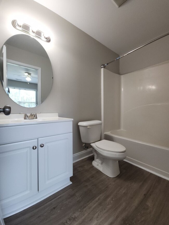 Building Photo - Townhome Available Now in Peletier, NC!