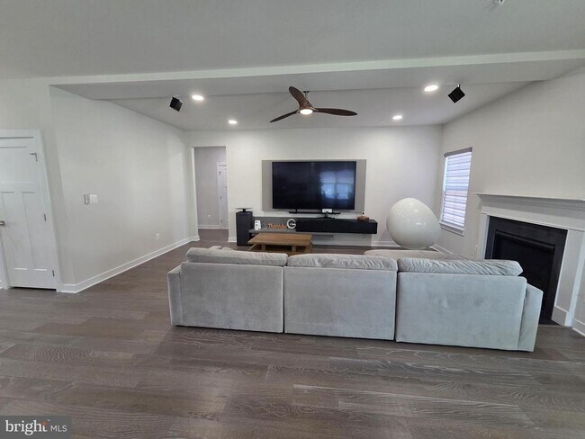 Building Photo - 7550 Mint Springs Ct