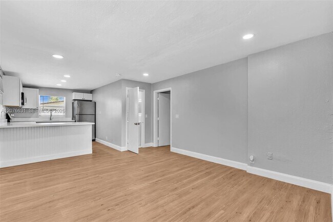 Building Photo - 163 NW 40th St