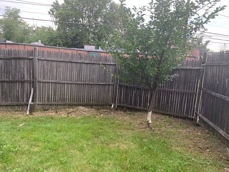 Building Photo - 11 Bridge St