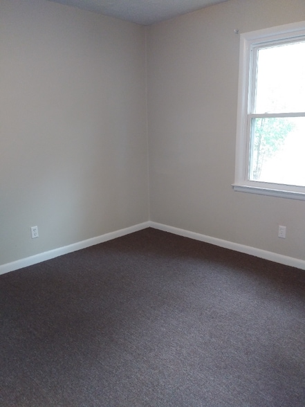 Building Photo - 2371 Brackett St SW