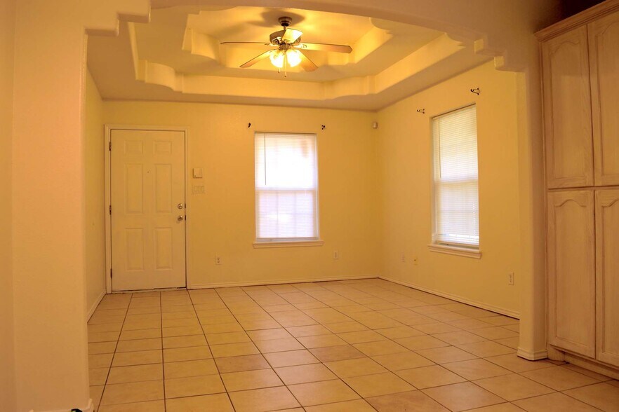 Building Photo - 2315 Moonlight Ln