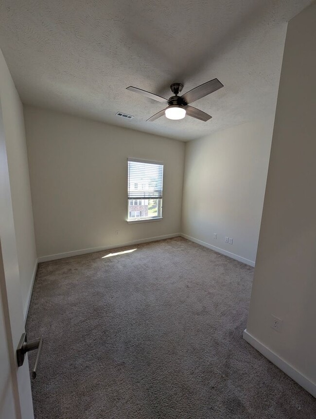 Building Photo - 3-4 Bedrooms Townhome Concord Village, Avo...