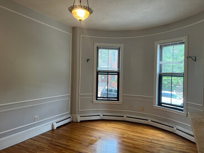 Building Photo - 96 E Brookline St