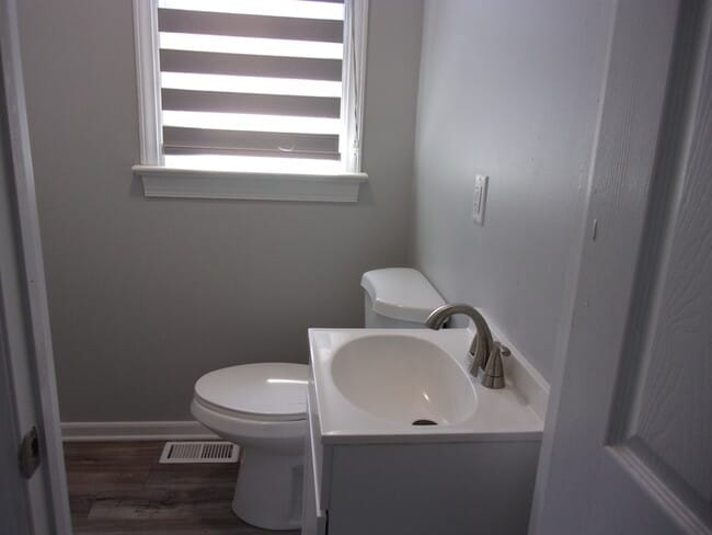 Building Photo - Beautifully Renovated 2 Bedroom 1 1/2 Bath Home