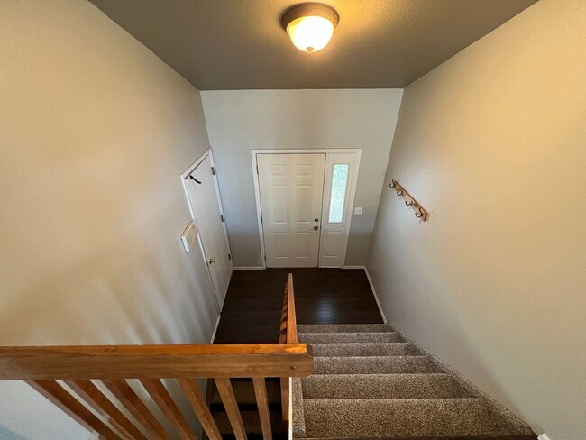Building Photo - Lovely Ranch, Pikes Peak Views from Expans...