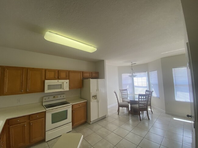 Building Photo - FOR RENT:  3 Bedroom 2 Bathroom Condo w/at...