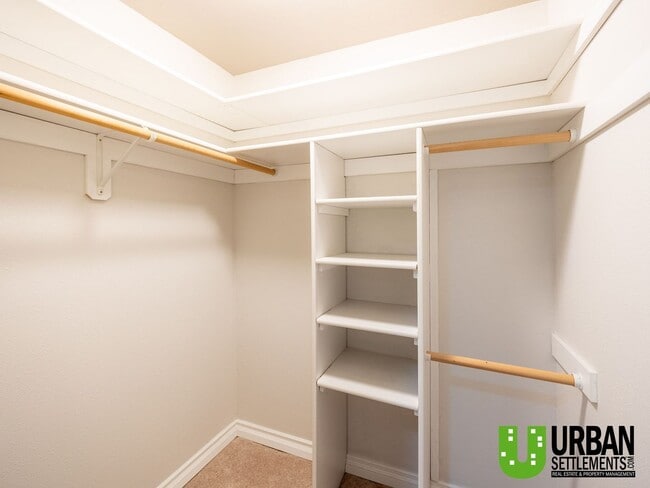 Building Photo - Midtown Coeur d’Alene Gem – Vaulted Ceilings, Large Yard & Prime Location!