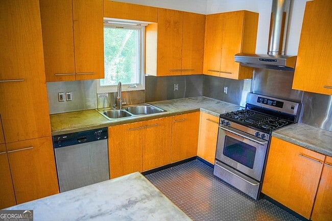Building Photo - 1024 Hemphill Ave NW