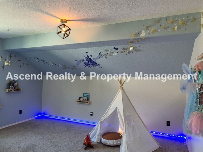 Building Photo - Outstanding 4bed+Office Bethany Area 2 Level Home Updated Throughout Available 6/22 or Sooner