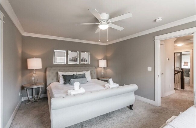 Building Photo - Belmont / Vanderbilt University Condo!!