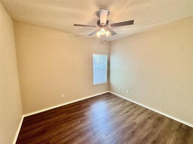 Building Photo - 2110 Charlotte Estates Dr