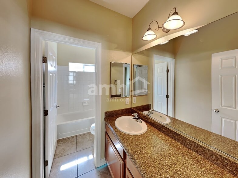 Building Photo - 2920 E Gables Vale Ct