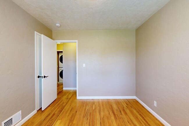 Building Photo - **APPROVED APPLICANTS**  Eastside Ground L...