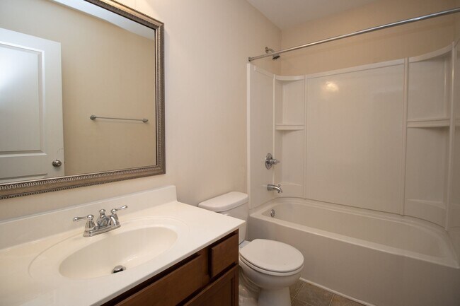 Building Photo - 106 Shumard Oak Ct