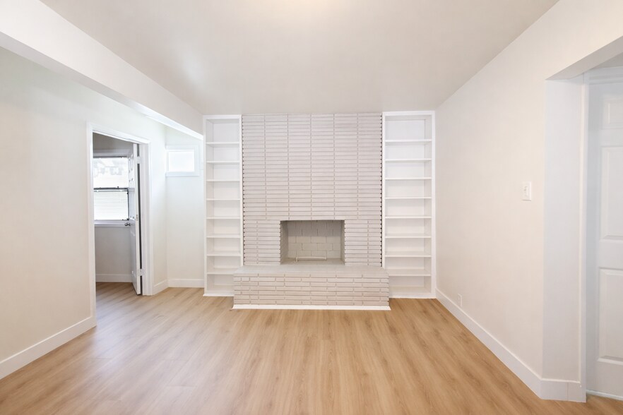 Building Photo - 4944 Coke Ave