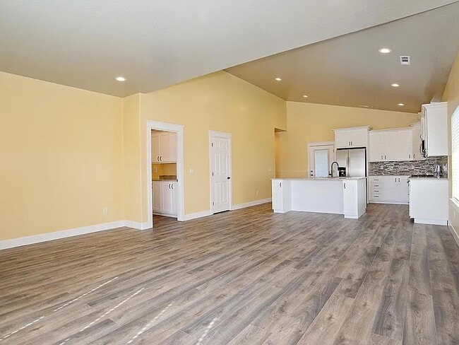 Building Photo - 656 Nobility Dr