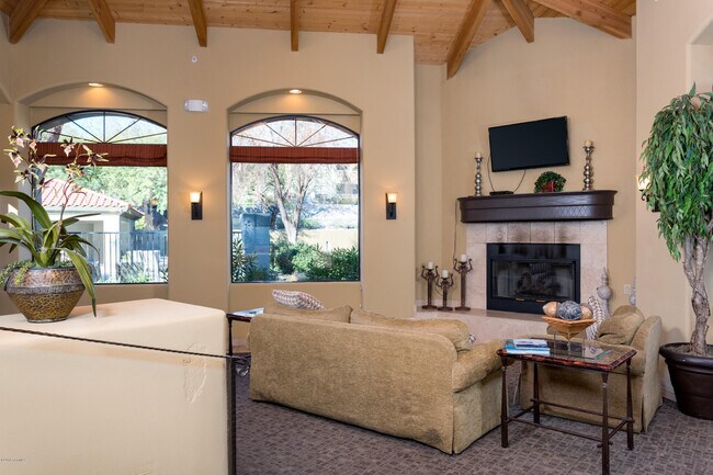 Building Photo - 5751 N Kolb Rd