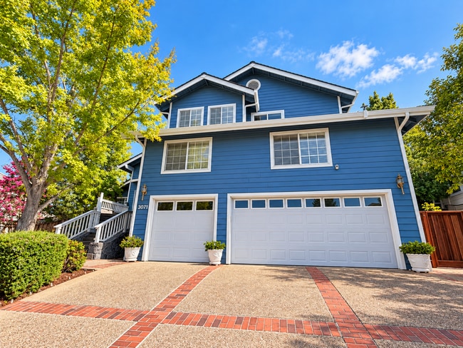 Building Photo - 3071 Crestablanca Dr