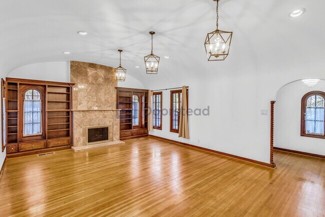 Building Photo - 603 S Mansfield Ave