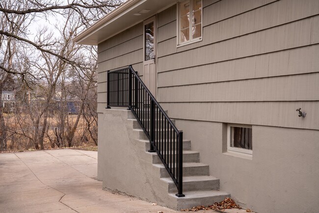 Building Photo - 3938 W 49th St