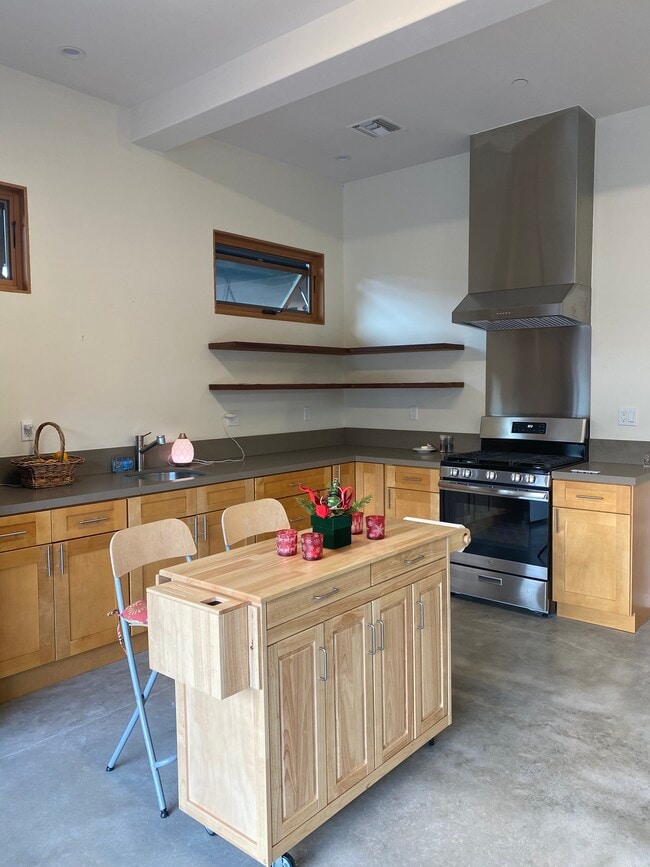 Building Photo - 14729 Yerba Buena Rd