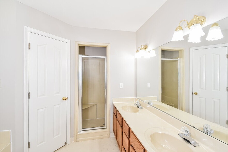 Building Photo - 6906 Greyhawk Cove N