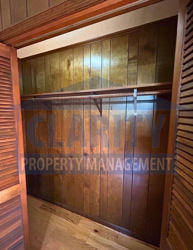 Building Photo - Charming two story home with garage and la...