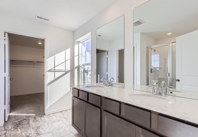 Building Photo - ALMOST BRAND NEW 4bd Reunion Ridge Gem!