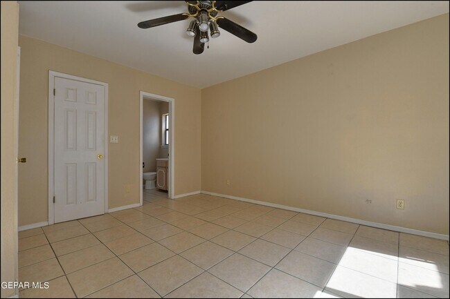 Building Photo - 10711 Ivanhoe Dr
