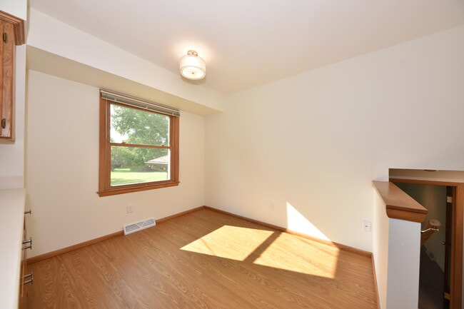 Building Photo - 8601 N Manor Ln