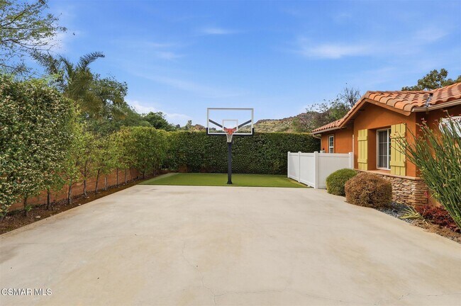 Building Photo - 9651 Sagebrush Ave