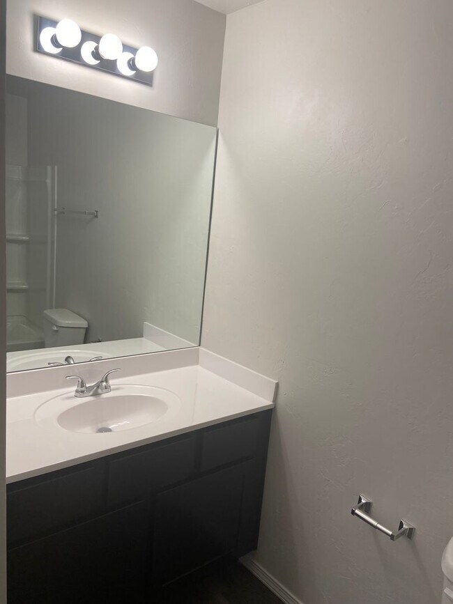 Building Photo - *Pre-leasing* Three Bedroom | Two Bathroom...