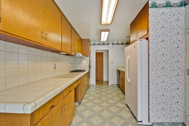 Building Photo - 160 Kit Carson Ct