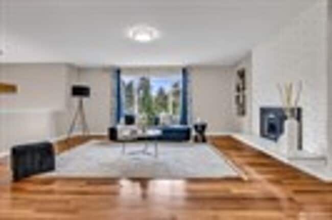 Building Photo - Move-In Ready 5-Bed on a Quiet Kingsgate Cul-de-Sac