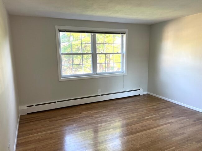 Building Photo - 4 Tara Dr