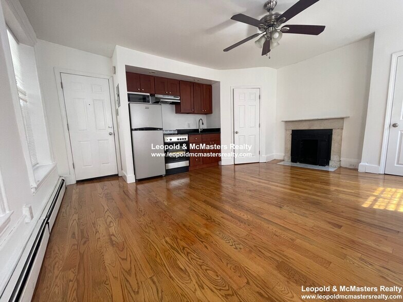 Building Photo - 22 Joy St